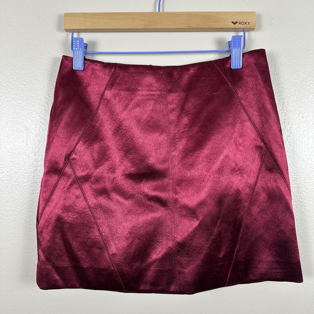 H&M Divided‎ Women's Size 4 Mini Skirt Burgundy Satin A-Line Seam Detail NEW